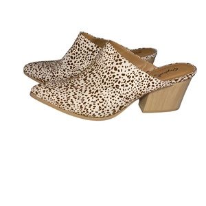 Qupid Brown & Cream Cheetah Print Suede Mule Heels / 7 / 7.5